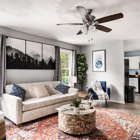 Modern Decor, Hot Tub, Fire Pit & River Access! 卢雷 外观 照片