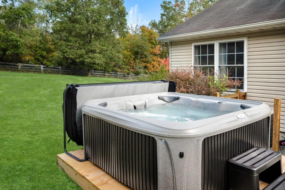 Modern Decor, Hot Tub, Fire Pit & River Access! 卢雷 外观 照片