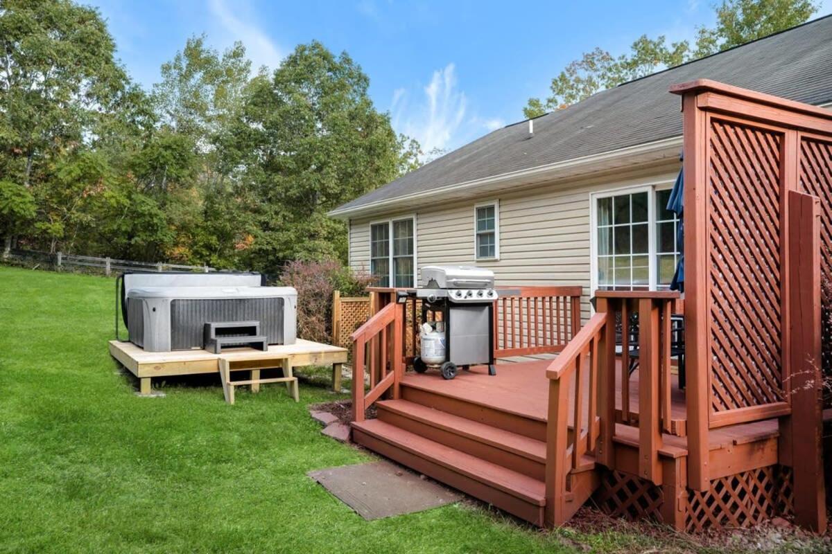 Modern Decor, Hot Tub, Fire Pit & River Access! 卢雷 外观 照片